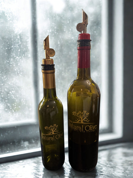 Self-Closing Pour Spout